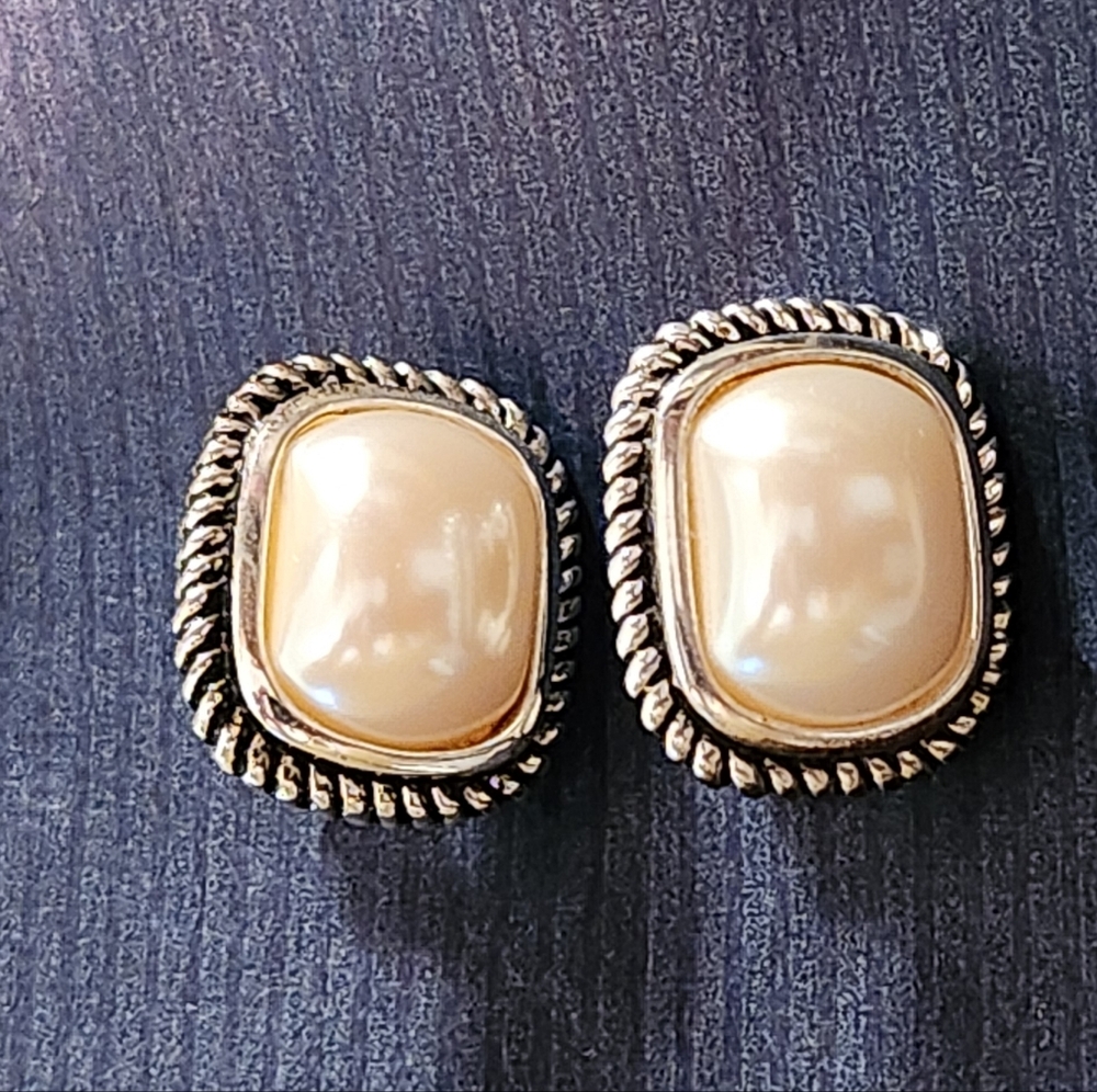 Vintage 80's Carolee Faux Pearl Cabochon Clip On Earrings